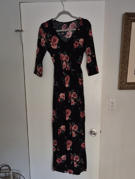 Forever 21 Dresses & Skirts - Forever 21 Black Floral Maxi Dress